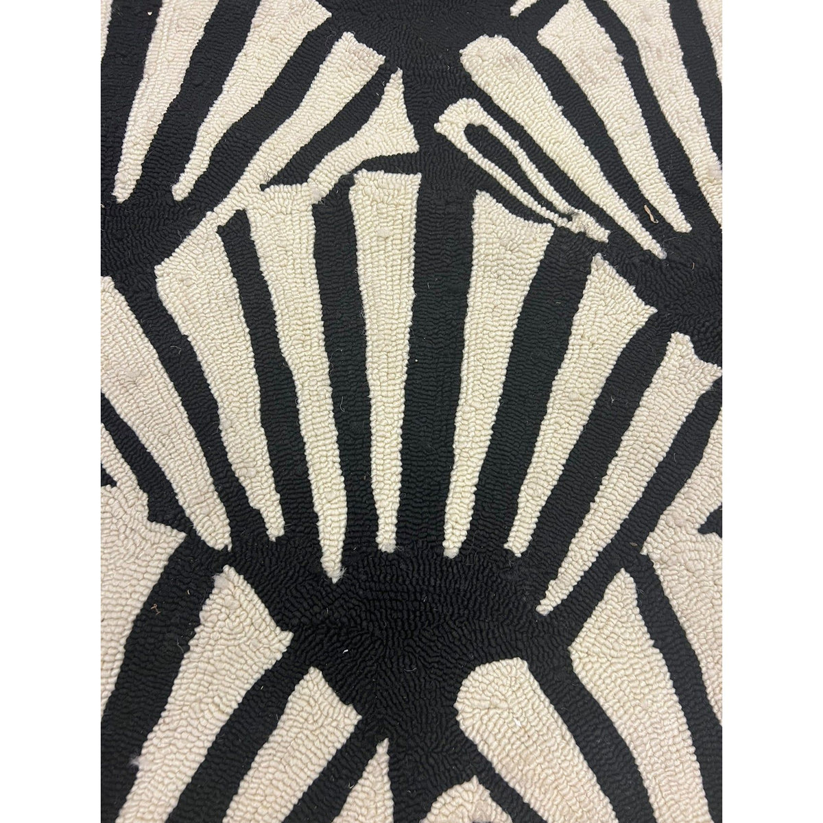 Art Deco Style Black and White Indoor Outdoor Rug 8 x 10 Tiffany